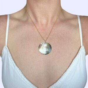 Black Iridescent Mother-Of-Pearl Circle Sea Shell Pendant Necklace🌊
